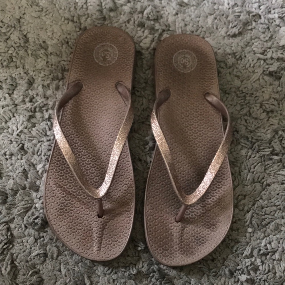 “SO” rose gold glitter flip flops